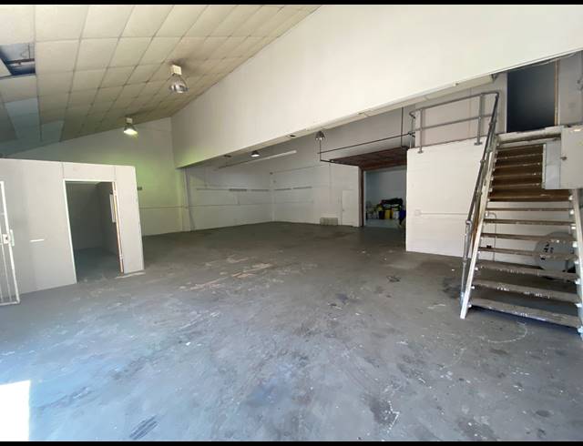 572M² WAREHOUSE TO LET IN PAARDEN EILAND